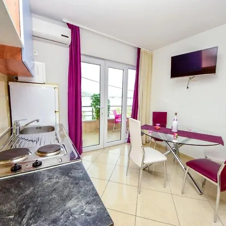 Apartment Vini *