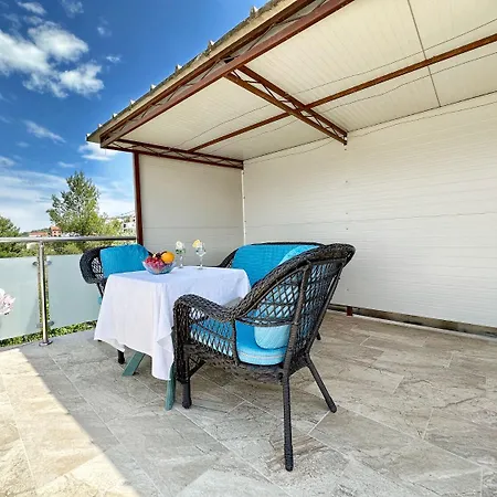 Vini Apartment *