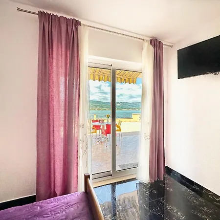 Apartment Vini
