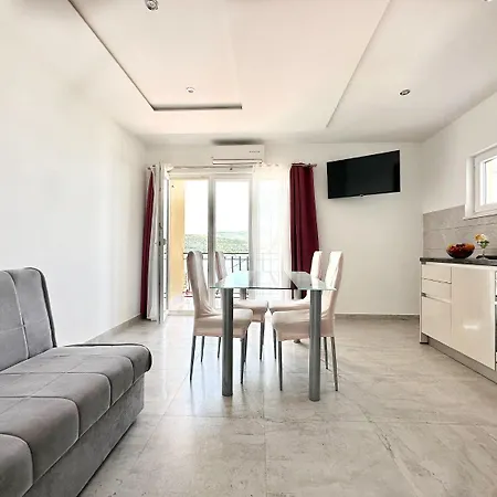 Vini Apartment *